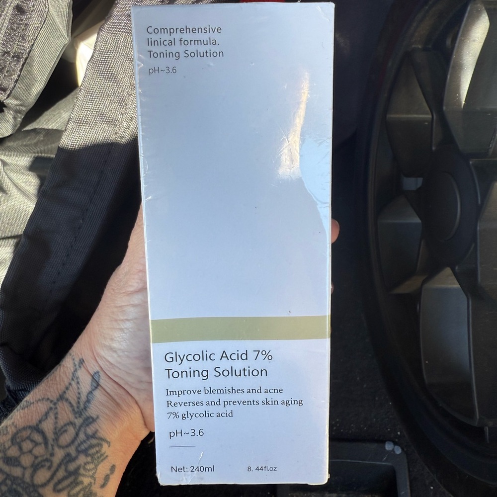 Glycolic Acid 7% Toning Solution - White